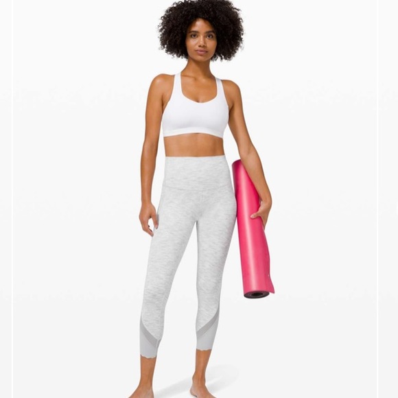 🔥 Lululemon Wunder Under 23” White Motif Size 4 or 6 - Picture 2 of 14